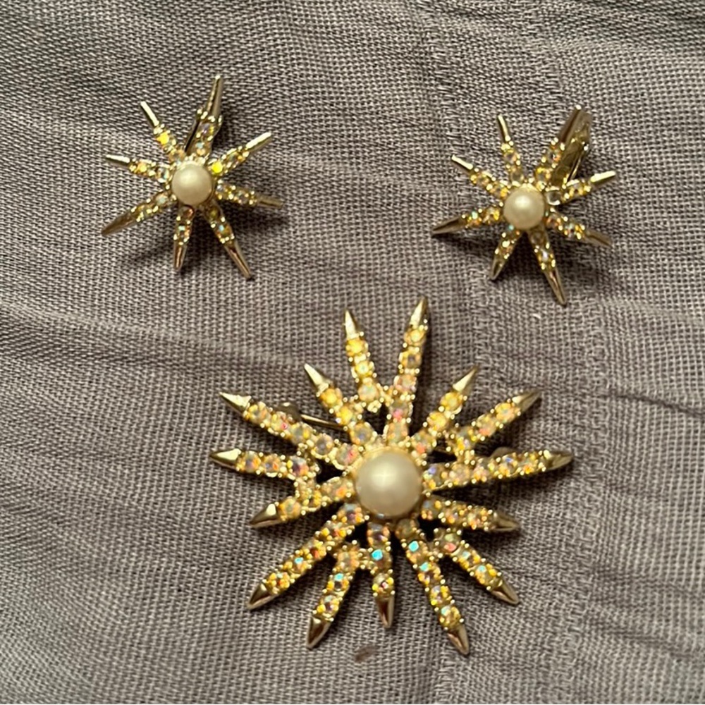 1950’s Vintage Brooch and matching earrings